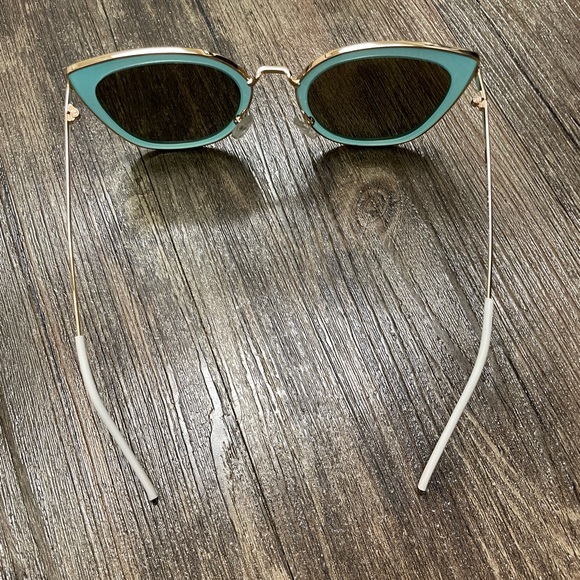 Net tags teal, gold and black sunglasses - Picture 2 of 3
